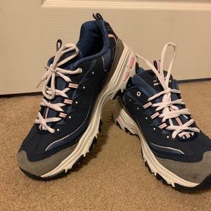 Sketchers sneakers